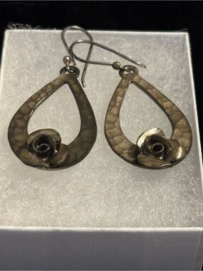 Vintage Regina Lane RL Israel 925 Sterling Silver Hammered Teardrop Rose Earring
